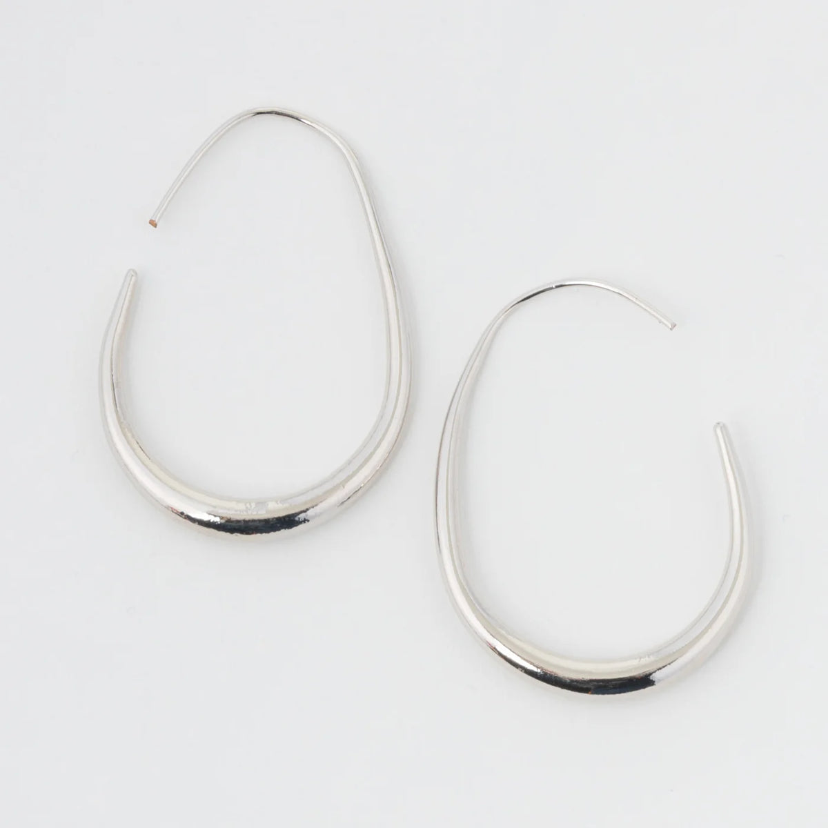 Md. Graduated Oval Hoop Earrings