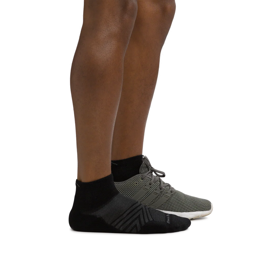 Men&#39;s Coolmax Run Quarter Cushion Ultra-Lightweight Running Socks