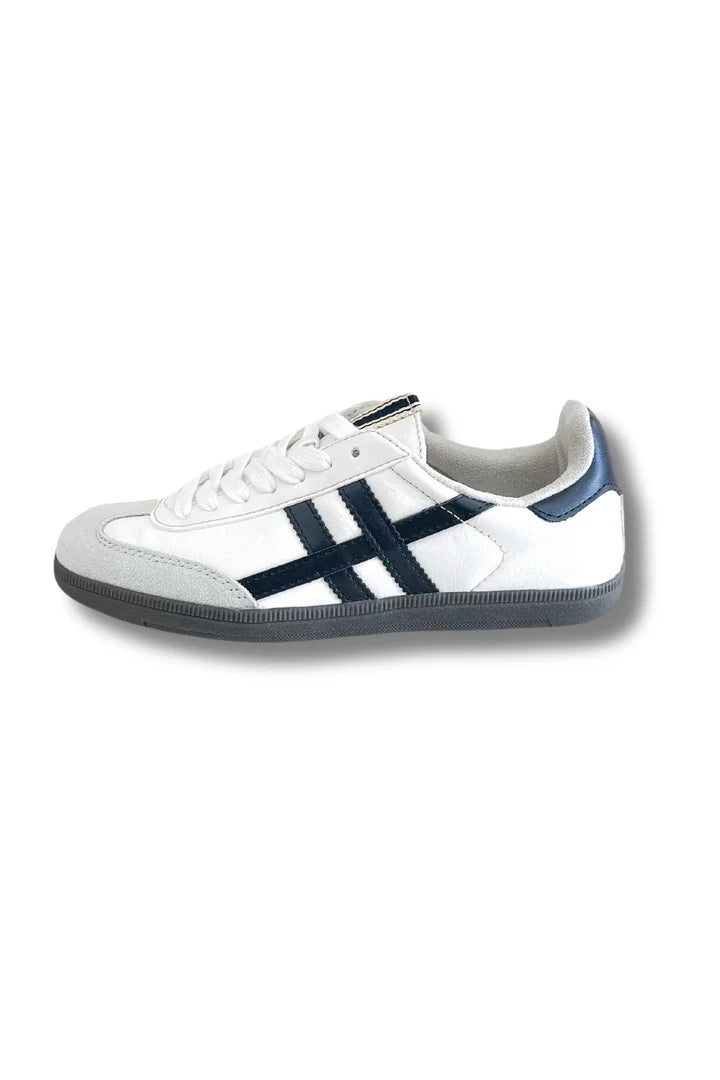 Dakkah Sneakers