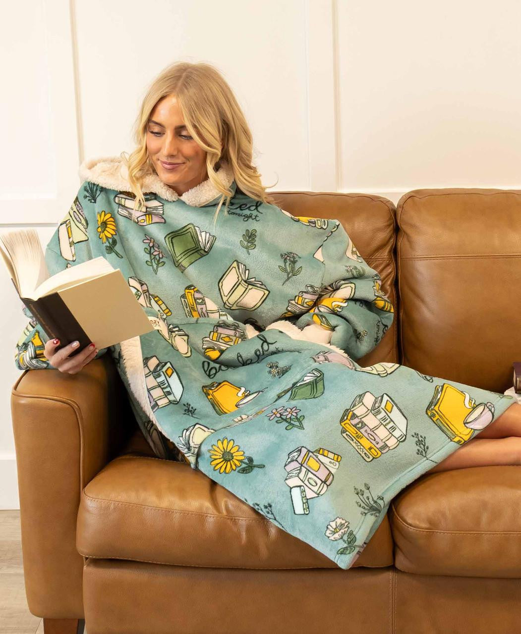 Booked Blanket Hoodie O/S