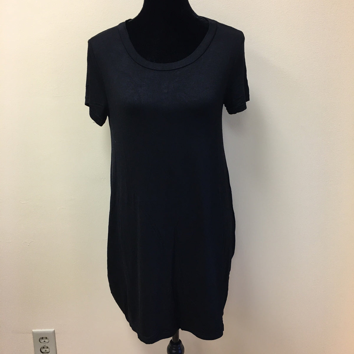 Short Sleeve Scoop Neck Dress